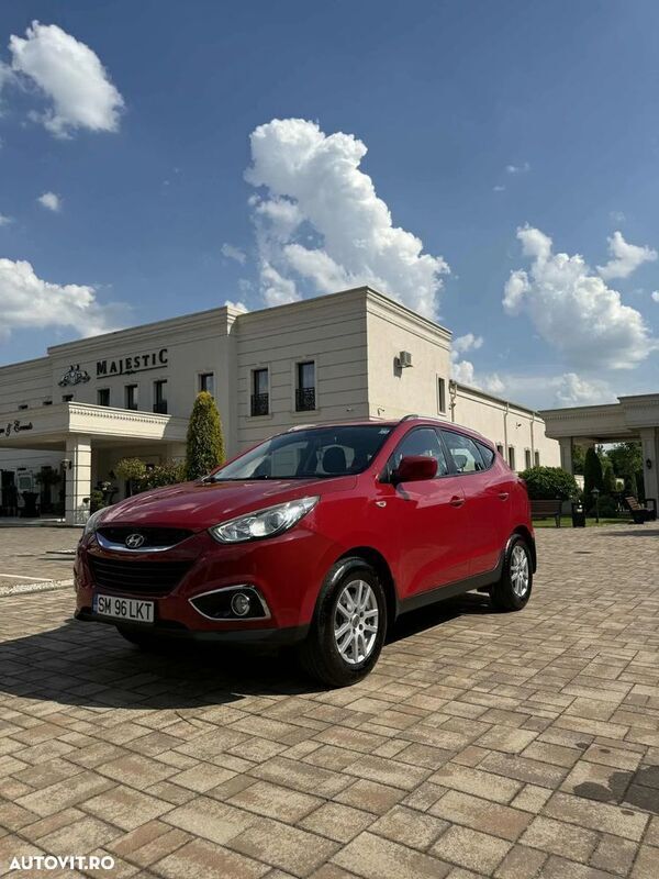 Rosu Utilizat 2013 Hyundai ix35 SUV | 5.500 EUR (Super Preț) - Imagine 1/4