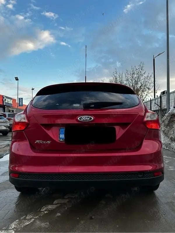 Second-hand Ford Focus 125 CP (91 kW) 2012 Rosu Hatchback