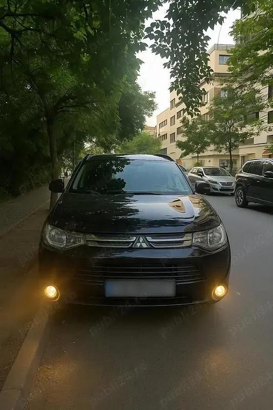 Albastru Utilizat 2013 Mitsubishi Outlander SUV | 8.200 EUR - Imagine 1/4