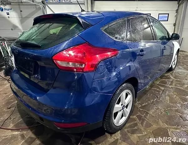 Second-hand Ford Focus 120 CP (88 kW) 2017 Albastru Hatchback