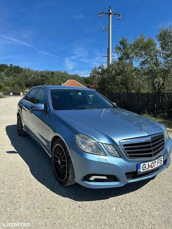 Second-hand Mercedes E250 204 CP (150 kW) 2010 Culoarealbastru Berlinǎ