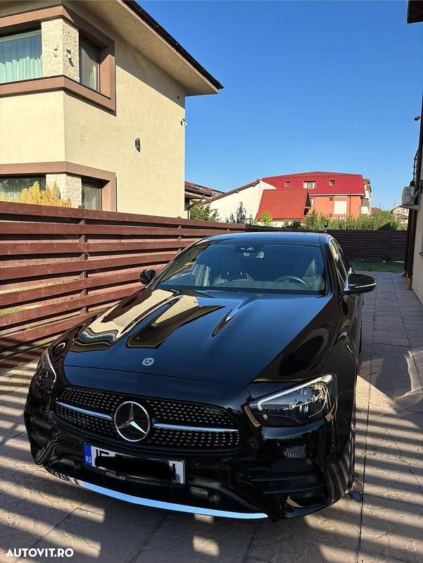 Negru Utilizat 2022 Mercedes E220 Berlinǎ | 37.700 EUR (Preț OK) - Imagine 1/4