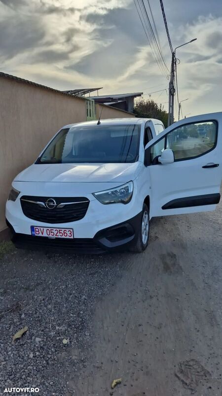 Alb Utilizat 2020 Opel Combo Edition Monovolum | 8.200 EUR (Preț OK) - Imagine 1/4