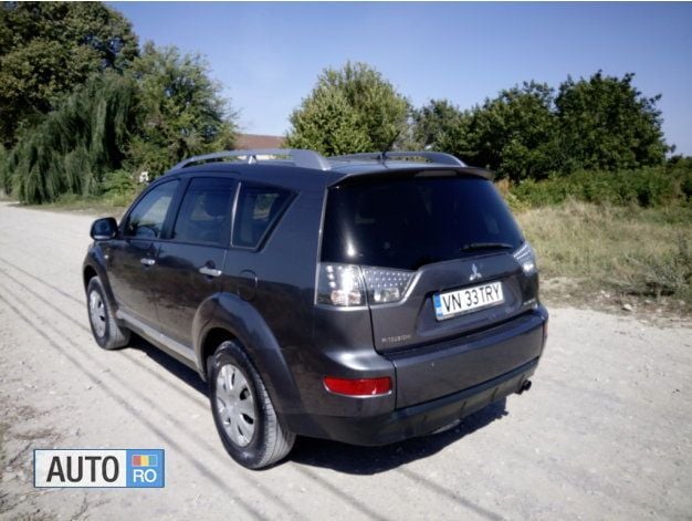 Second-hand Mitsubishi Outlander 140 CP (102 kW) 2008 Gri metalizat SUV