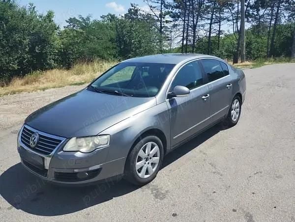 Gri Utilizat 2006 VW Passat Berlinǎ | 3.300 EUR (Preț OK) - Imagine 1/4