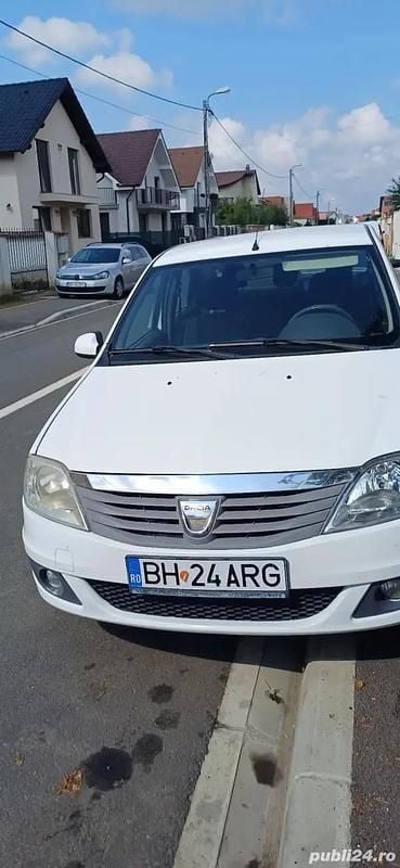 Second-hand Dacia Logan 65 CP (47 kW) 2012 Alb Berlinǎ