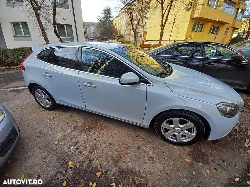 Second-hand Volvo V40 Momentum 150 CP (110 kW) 2013 Culoarealte culori Hatchback
