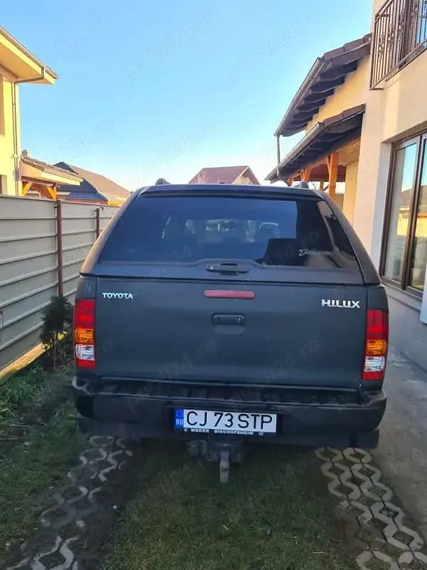 Second-hand Toyota HiLux 125 CP (91 kW) 2008 Verde Pickup