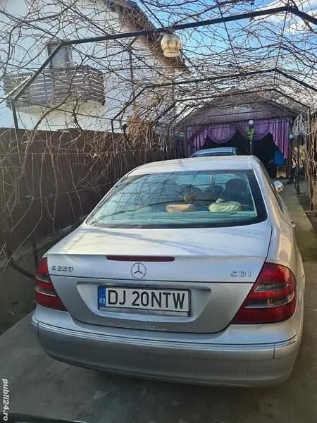 Utilizat 2003 Mercedes 220 Berlinǎ | 2.000 EUR - Imagine 1/4