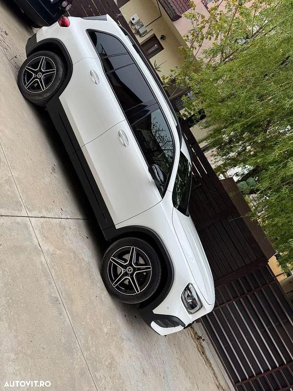 Culoarealb Utilizat 2021 Mercedes GLB250 SUV | 30.800 EUR - Imagine 1/4