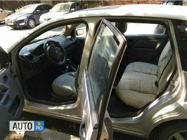 Second-hand Ford Fiesta 55 CP (40 kW) 2002 Gri Hatchback