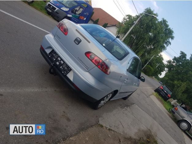 Second-hand Seat Cordoba 101 CP (74 kW) 2003 Albastru Berlinǎ