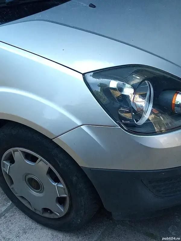 Argintiu Utilizat 2008 Ford Fiesta Hatchback | 1.550 EUR - Imagine 1/4
