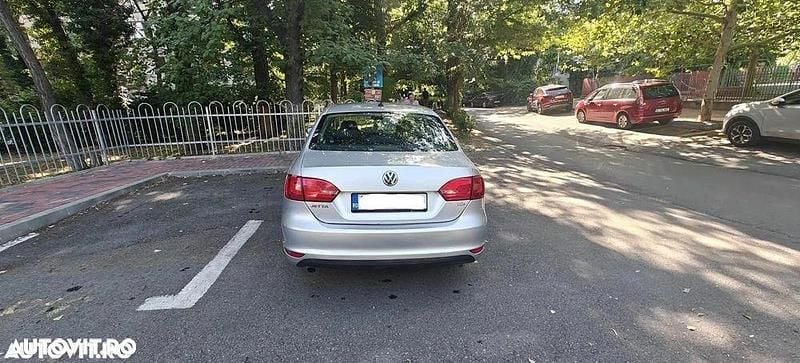 Second-hand VW Jetta 105 CP (77 kW) 2012 Culoaregri Berlinǎ