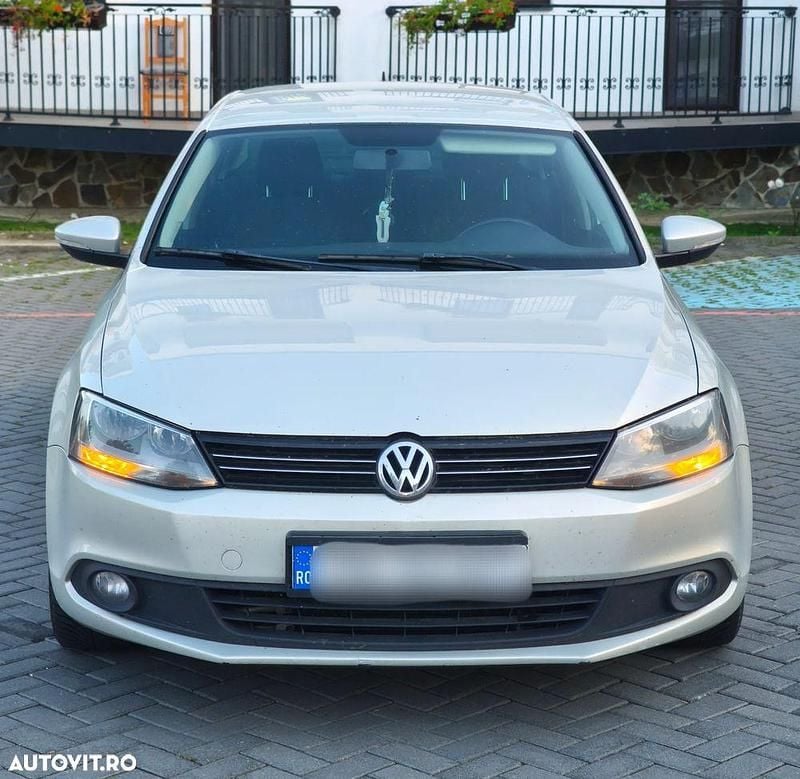 Culoaregalbeuriu Utilizat 2012 VW Jetta Comfortline Berlinǎ | 4.500 EUR (Preț bun) - Imagine 1/4
