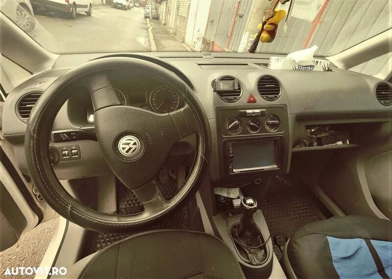 Second-hand VW Caddy Life 75 CP (55 kW) 2009 Alb Monovolum