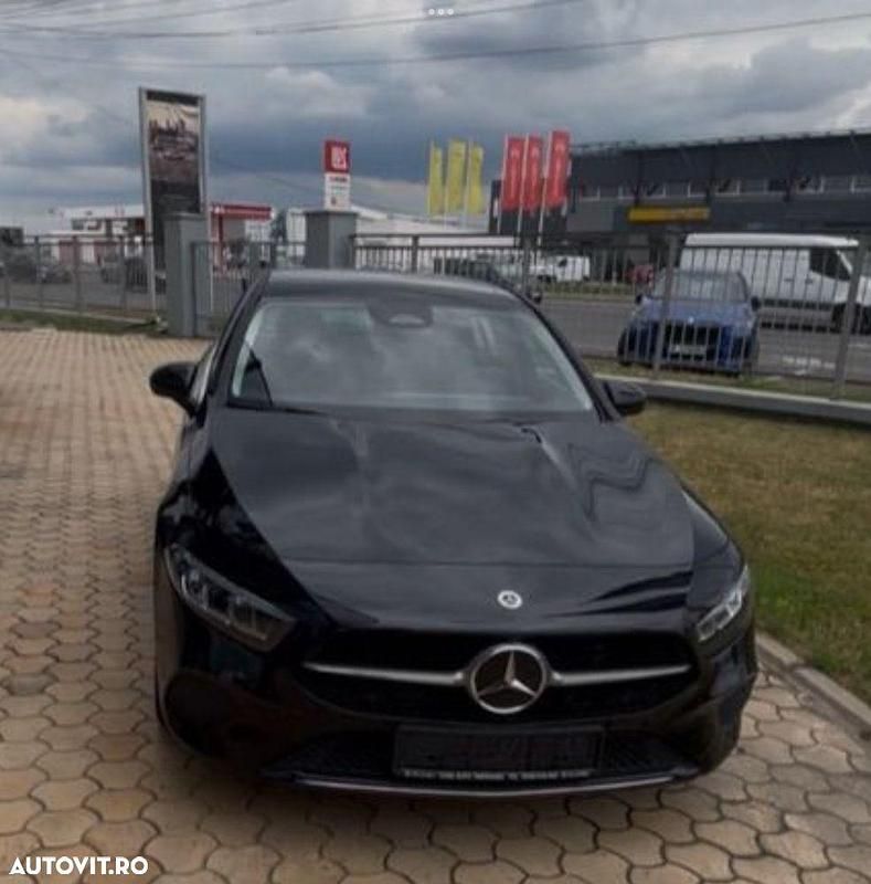 Culoarenegru Utilizat 2025 Mercedes A180 Hatchback | 32.900 EUR (Preț OK) - Imagine 1/4