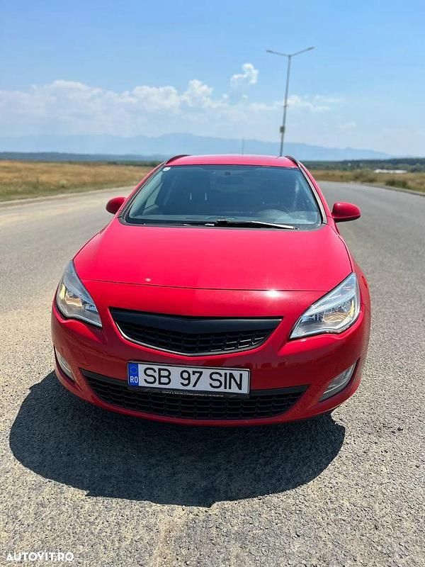 Culoarerosu Utilizat 2011 Opel Astra Break | 3.390 EUR (Preț OK) - Imagine 1/4