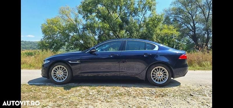 Culoarealbastru Utilizat 2018 Jaguar XE Prestige Berlinǎ | 15.600 EUR (Preț OK) - Imagine 1/4