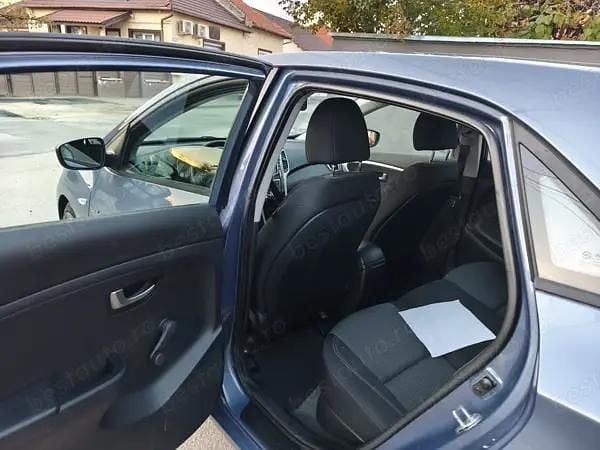 Gri Utilizat 2013 Hyundai i30 Hatchback | 4.950 EUR (Preț bun) - Imagine 1/4