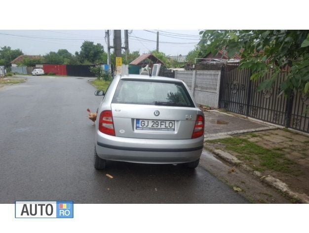 Argintiu Utilizat 2003 Skoda Fabia Berlinǎ | 1.500 EUR (Preț OK) - Imagine 1/4