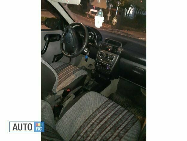 Second-hand Opel Corsa 40 CP (29 kW) 1998 Verde Hatchback