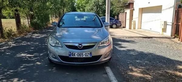 Utilizat 2011 Opel Astra Hatchback | 2.990 EUR (Preț bun) - Imagine 1/4