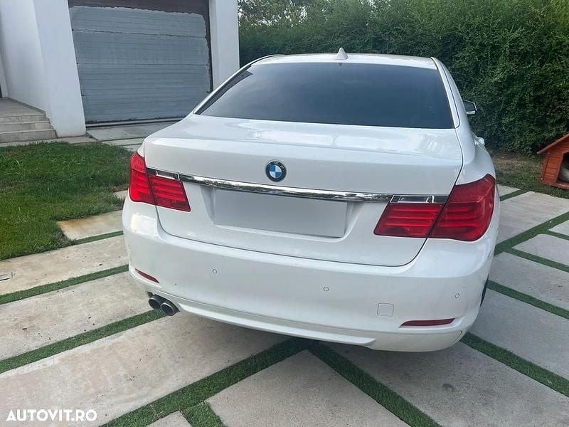 Alb Utilizat 2009 BMW 730 Berlinǎ | 12.500 EUR (Scump) - Imagine 1/4