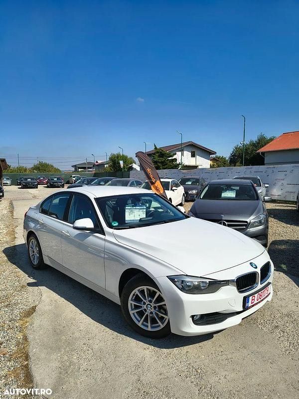 Culoarealb Utilizat 2014 BMW 318 Berlinǎ | 7.990 EUR (Preț bun) - Imagine 1/4
