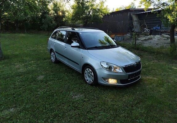 Gri Utilizat 2011 Skoda Fabia Break | 3.000 EUR (Preț bun) - Imagine 1/4