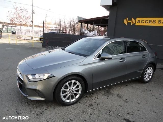Gri Utilizat 2020 Mercedes A180 Hatchback | 16.800 EUR (Preț bun) - Imagine 1/4