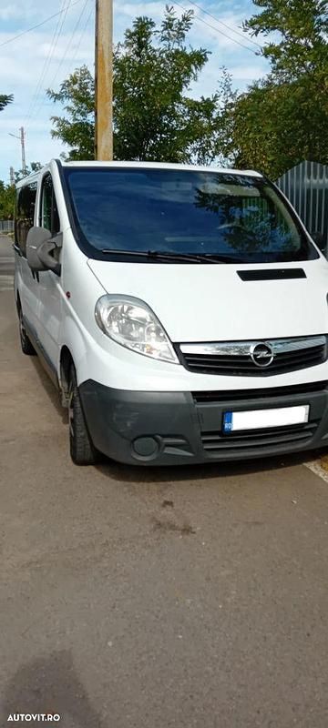 Culoarealb Utilizat 2009 Opel Vivaro Van | 6.500 EUR (Preț OK) - Imagine 1/4