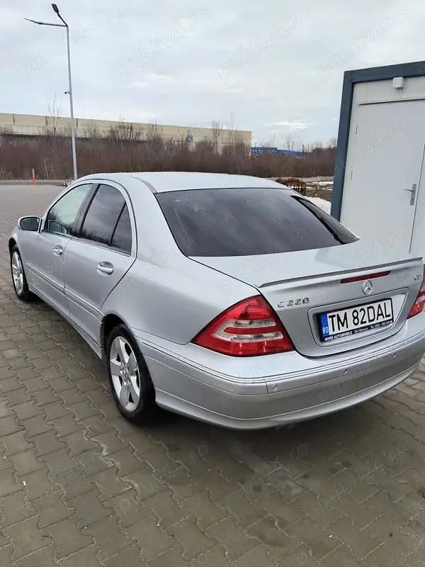 Second-hand Mercedes C220 150 CP (110 kW) 2006 Argintiu Berlinǎ