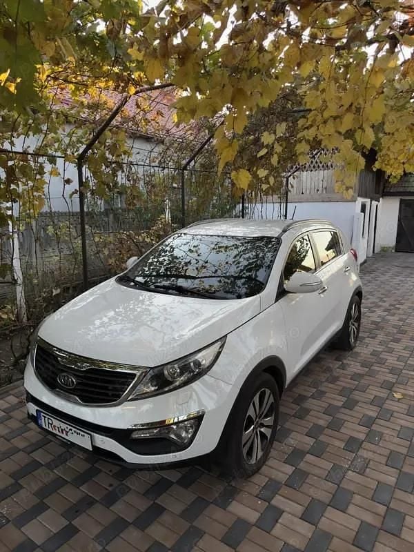 Alb Utilizat 2012 Kia Sportage SUV | 7.300 EUR (Preț OK) - Imagine 1/4