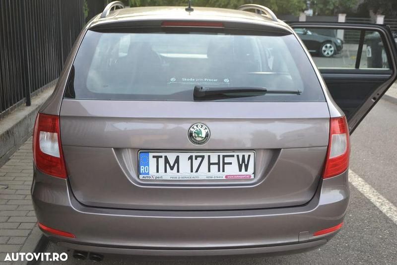 Second-hand Skoda Superb 160 CP (117 kW) 2010 Culoaremaro Break