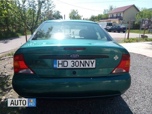 Verde Utilizat 2001 Ford Focus Berlinǎ | 900 EUR (Preț bun) - Imagine 1/4