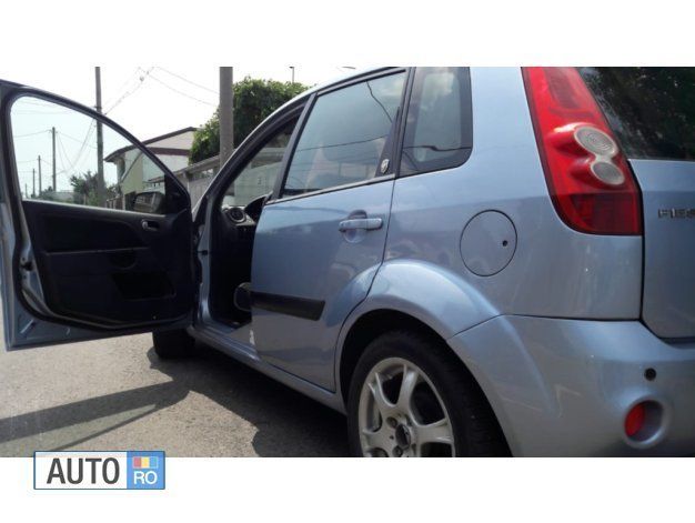 Second-hand Ford Fiesta 50 CP (36 kW) 2007 Albastru Hatchback