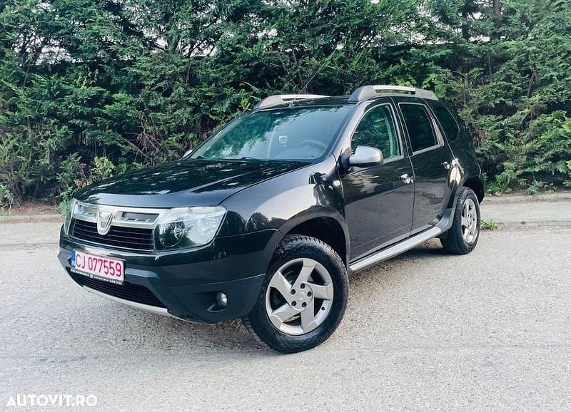 Culoarenegru Utilizat 2013 Dacia Duster Lauréate SUV | 5.990 EUR (Preț bun) - Imagine 1/4