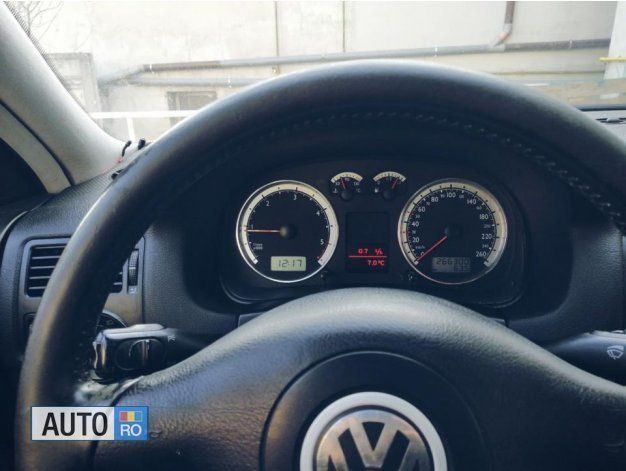 Second-hand VW Bora 131 CP (96 kW) 2003 Gri Berlinǎ