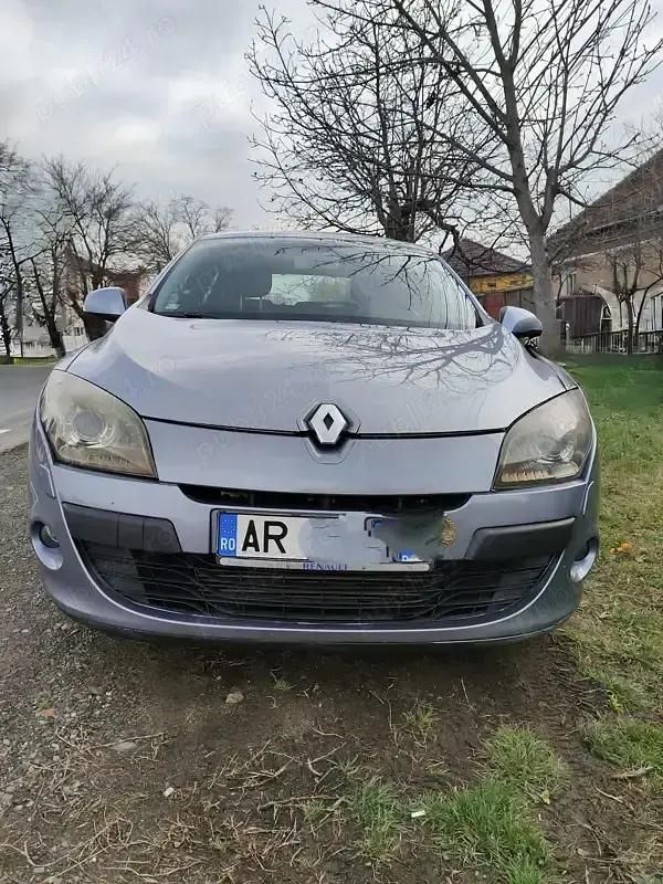 Gri Utilizat 2010 Renault Mégane III Hatchback | 2.700 EUR (Preț bun) - Imagine 1/4