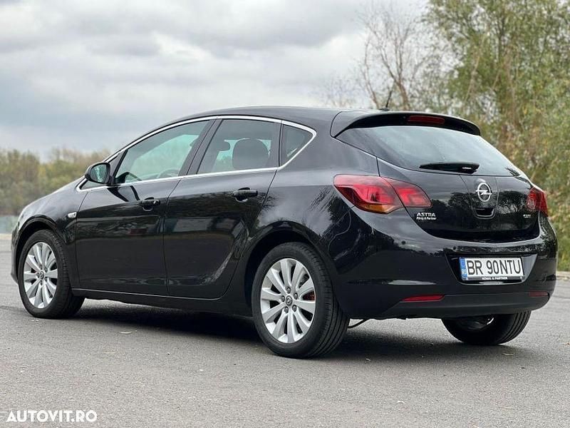 Second-hand Opel Astra drive 110 CP (80 kW) 2011 Culoarenegru Hatchback