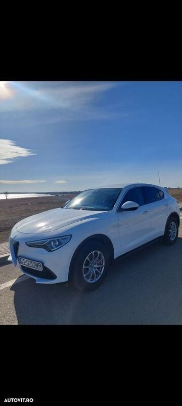 Alb Utilizat 2017 Alfa Romeo Stelvio Veloce SUV | 26.999 EUR (Scump) - Imagine 1/4