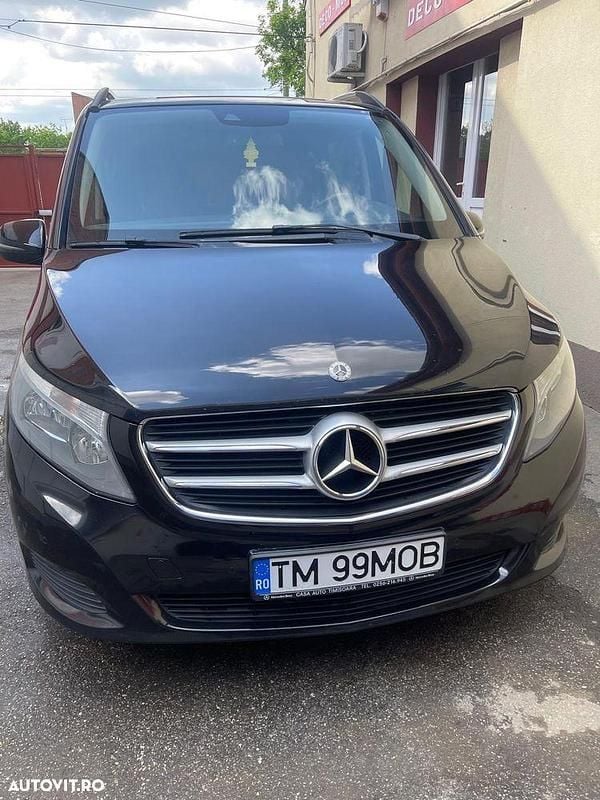 Culoarenegru Utilizat 2017 Mercedes V220 Monovolum | 23.000 EUR (Super Preț) - Imagine 1/4