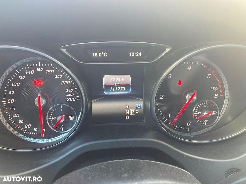 Culoarenegru Utilizat 2017 Mercedes GLA220 SUV | 15.500 EUR (Super Preț) - Imagine 1/4