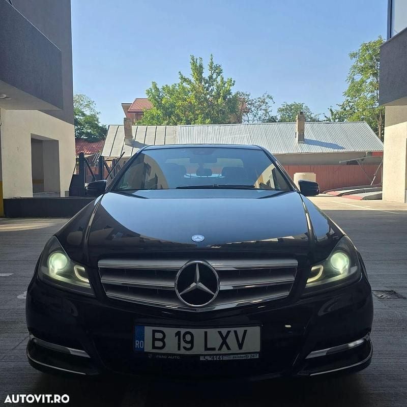 Culoarenegru Utilizat 2012 Mercedes C220 Berlinǎ | 7.500 EUR (Super Preț) - Imagine 1/4