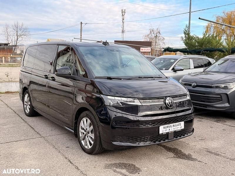 Second-hand VW Multivan Life 150 CP (110 kW) 2023 Culoarenegru Van