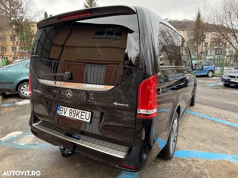 Second-hand Mercedes V300 Avantgarde Edition 237 CP (174 kW) 2023 Culoarenegru Monovolum