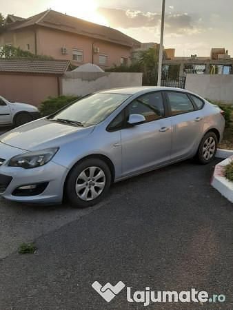 Utilizat 2017 Opel Astra Break | 11.000 EUR - Imagine 1/2