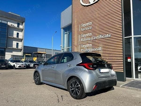 Argintiu Second-hand 2022 Toyota Yaris Hybrid Hatchback | 18.000 EUR (Super Preț) - Imagine 1/4