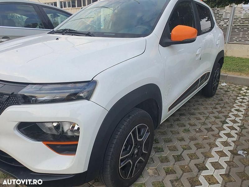 Alb Utilizat 2022 Dacia Spring Extreme Hatchback | 7.900 EUR (Super Preț) - Imagine 1/4